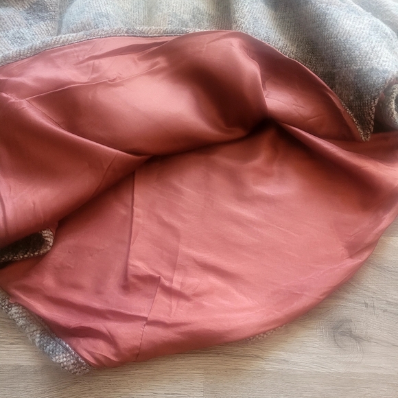 Antels Wool Cape - Picture 3 of 11